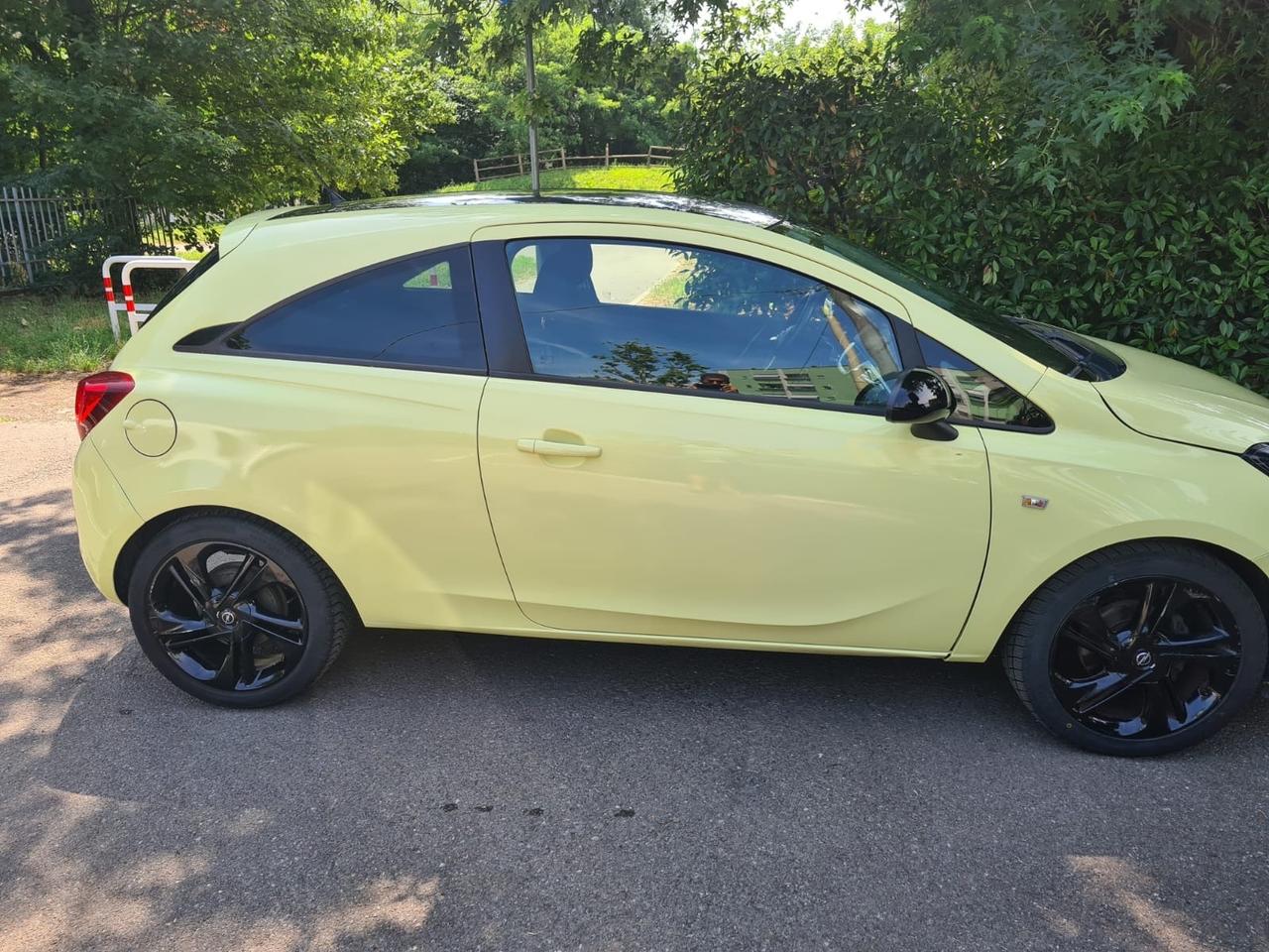 Opel Corsa 1.2 Coupé b-Color