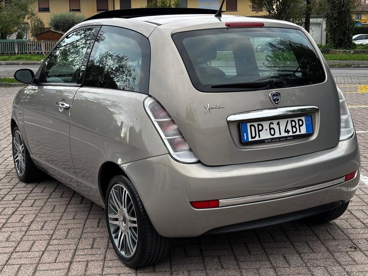 Lancia Ypsilon 1.4 16V Sport MomoDesign – €3.700 | 105.000 km