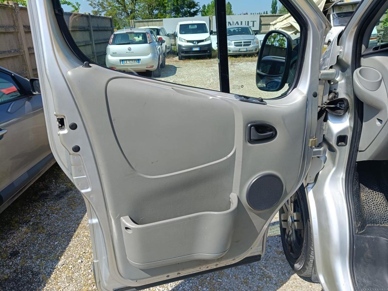 Renault TRAFIC 9 posti