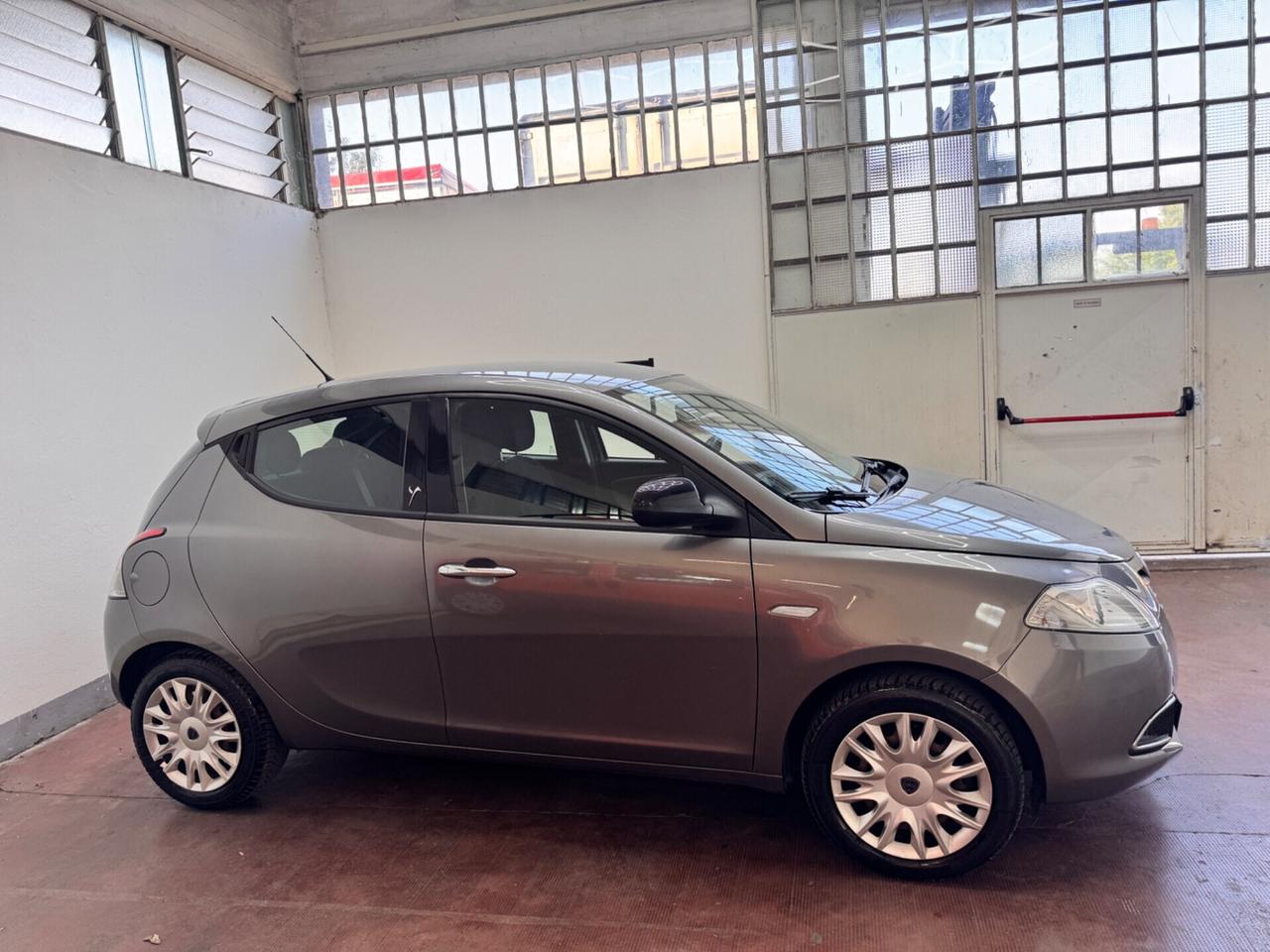 Lancia Ypsilon 1.2 69 CV 5 porte Platinum
