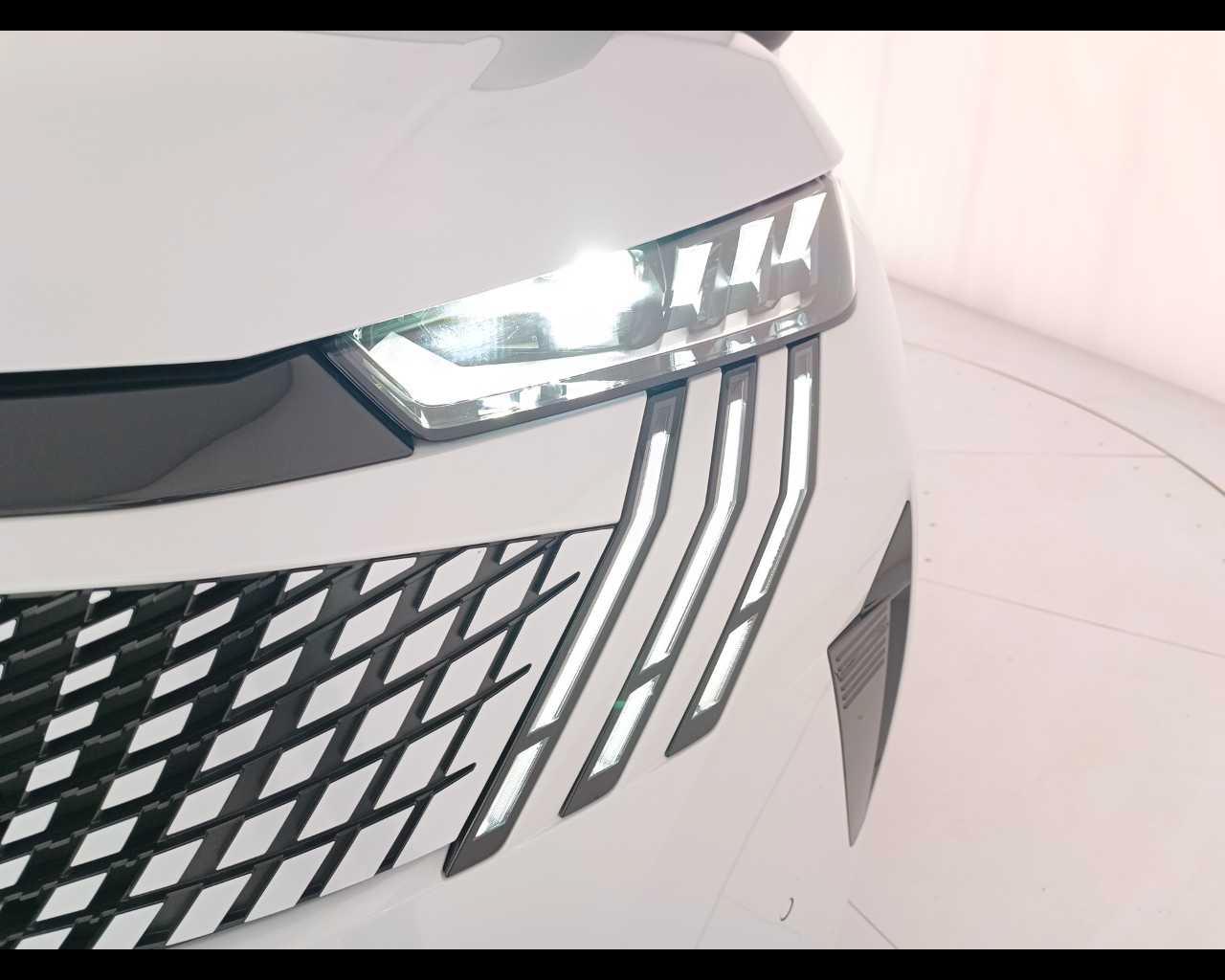 PEUGEOT Nuovo 5008 Hybrid 136 e-DCS6 GT