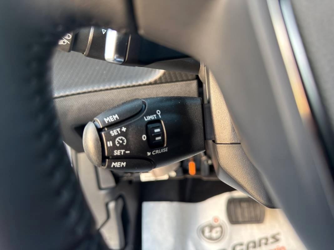 Peugeot 2008 1.2 hybrid Allure 145cv e-dcs6 Con NAVIGATORE