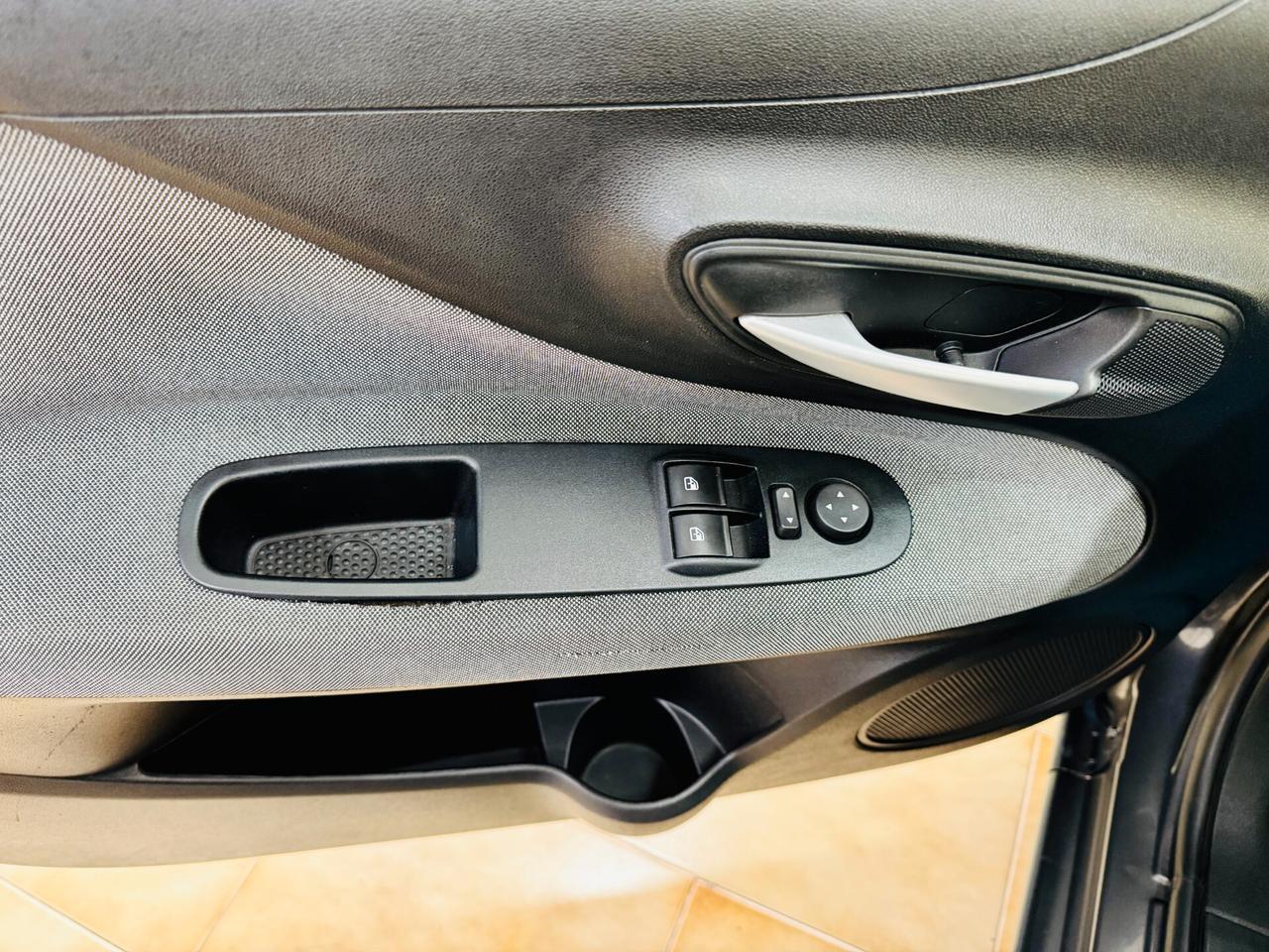 Fiat Punto 1.3 Mjt 95 CV 5 porte Distribuz. Nuova