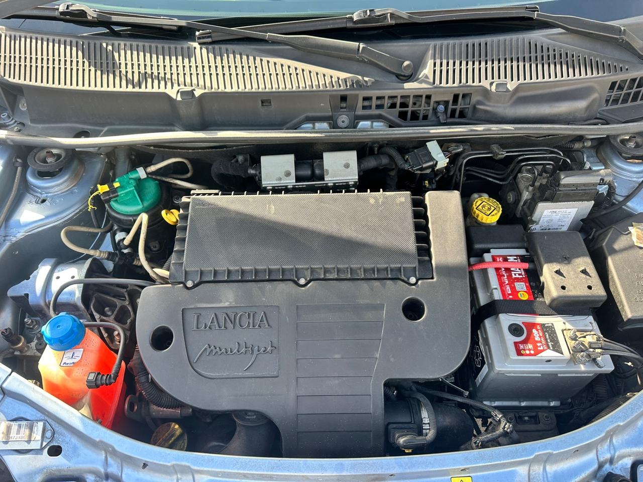 Lancia Ypsilon 1.3 MJT 75 CV 3p VERSUS