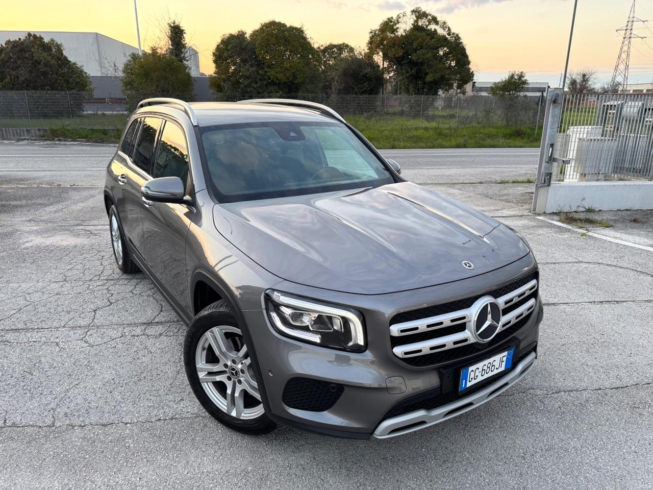 MERCEDES GLB 180d Sport - Luci Ambient Navi 18