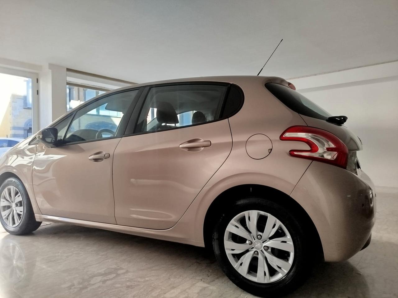 Peugeot 208 1.4 HDi 68 CV 5 porte Access