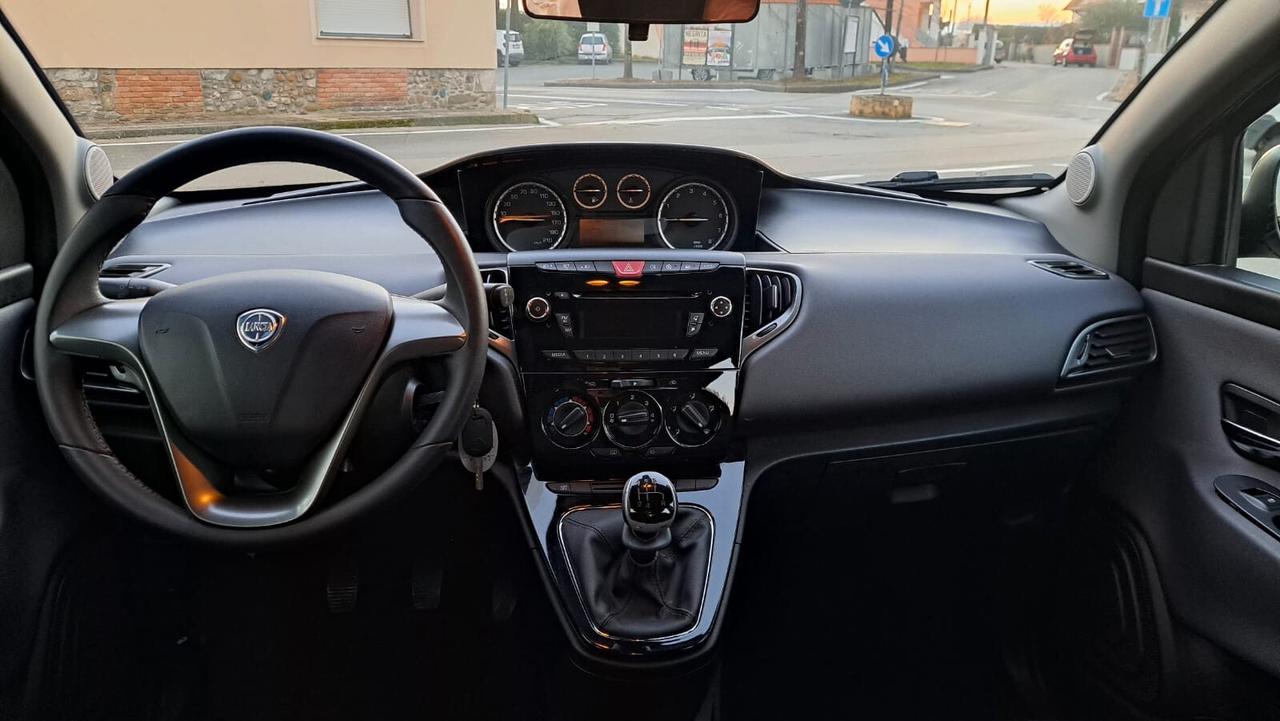 Lancia Ypsilon 1.2 69 CV 5 p S&S Platinum