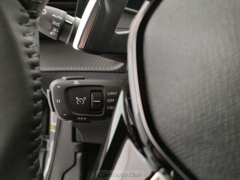 Peugeot 2008 2008 1.2 hybrid Allure 145cv e-dcs6