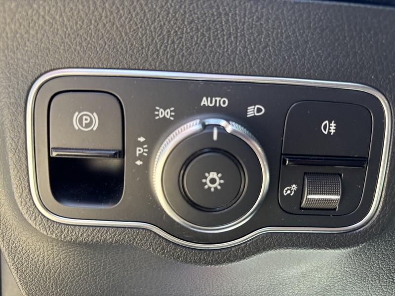 Mercedes B 180 D Premium DCT FULL LED-NAVI-TETTO-18"