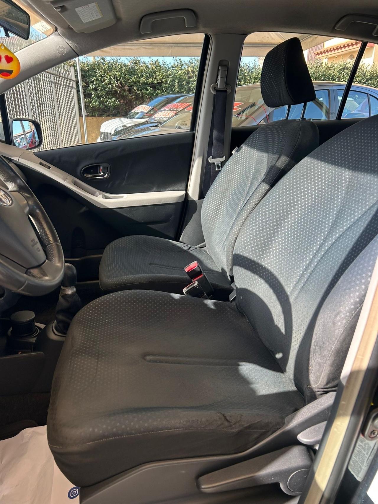 Toyota Yaris 1.0 5 porte Luxury pack