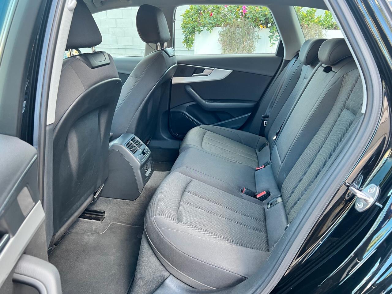 Audi A4 Avant 35 2.0 tdi 150cv Business s-tronic NAVI/LED