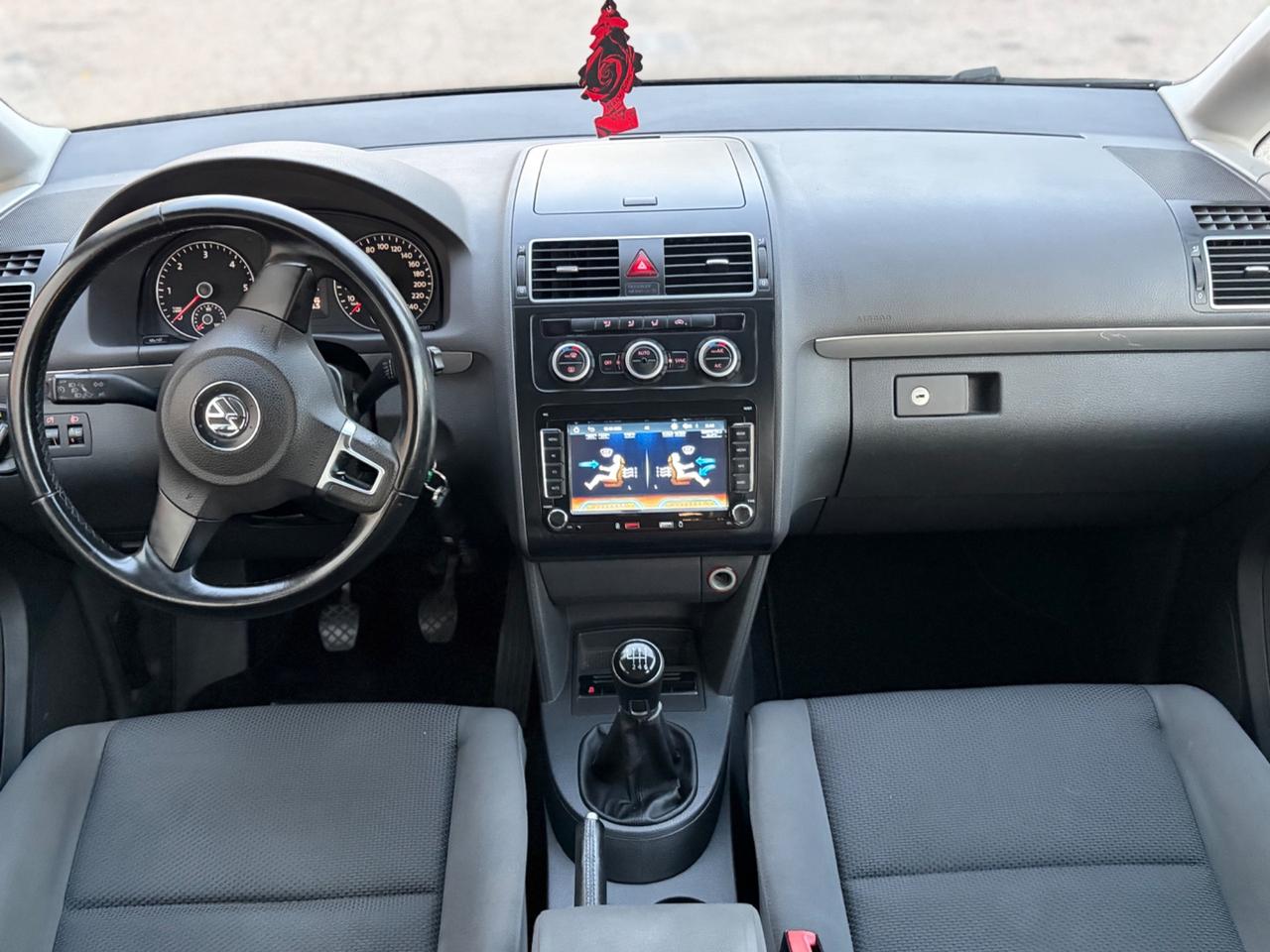 Vw TOURAN 1.6d 6 marce 7 posti anno 2013 pronta per viaggiare neopatentati