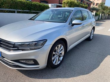 Volkswagen Passat Variant 1.6 TDI SCR DSG Business BMT