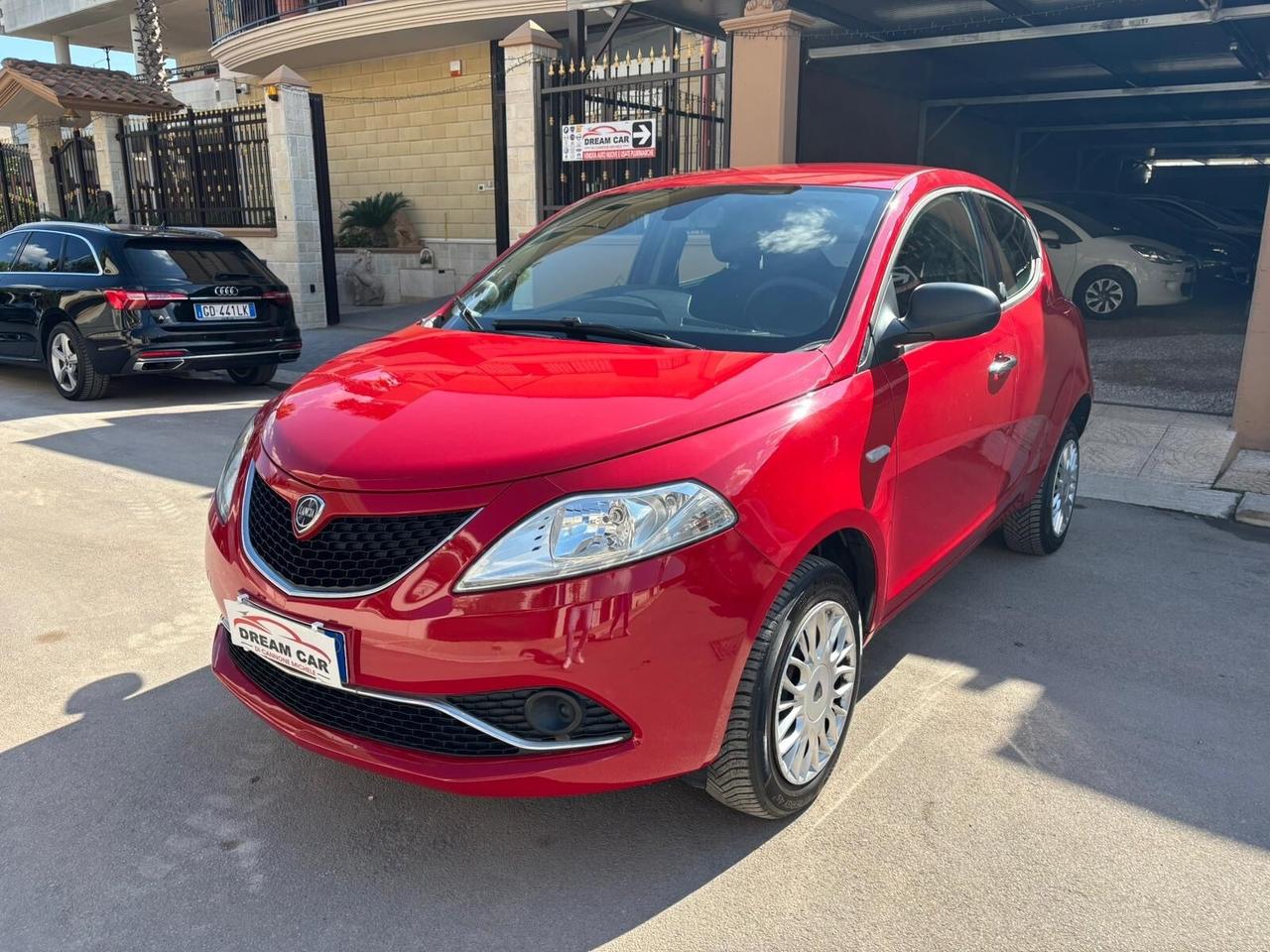 Lancia Ypsilon 0.9 TwinAir 85 CV 5 porte Metano Ecochic Platinum