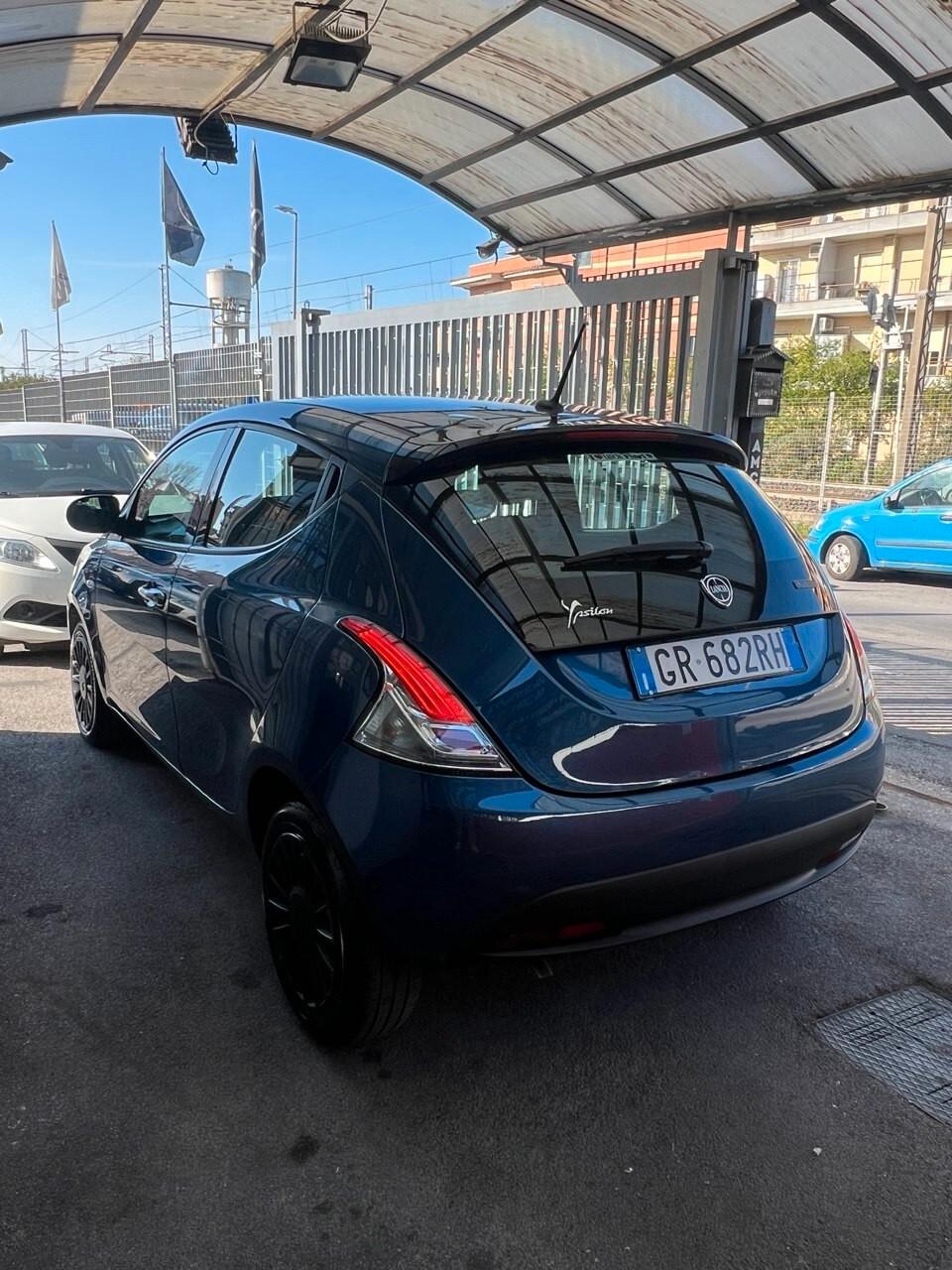 Lancia Ypsilon 1.0 FireFly 5 porte S&S Hybrid UnYca