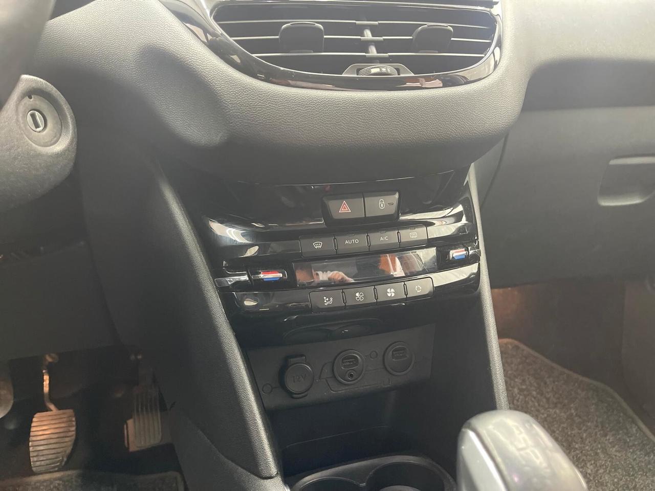 Peugeot 208 ALLURE 1.2 BENZINA 5 PORTE FINANZIABILE SENZA BUSTA