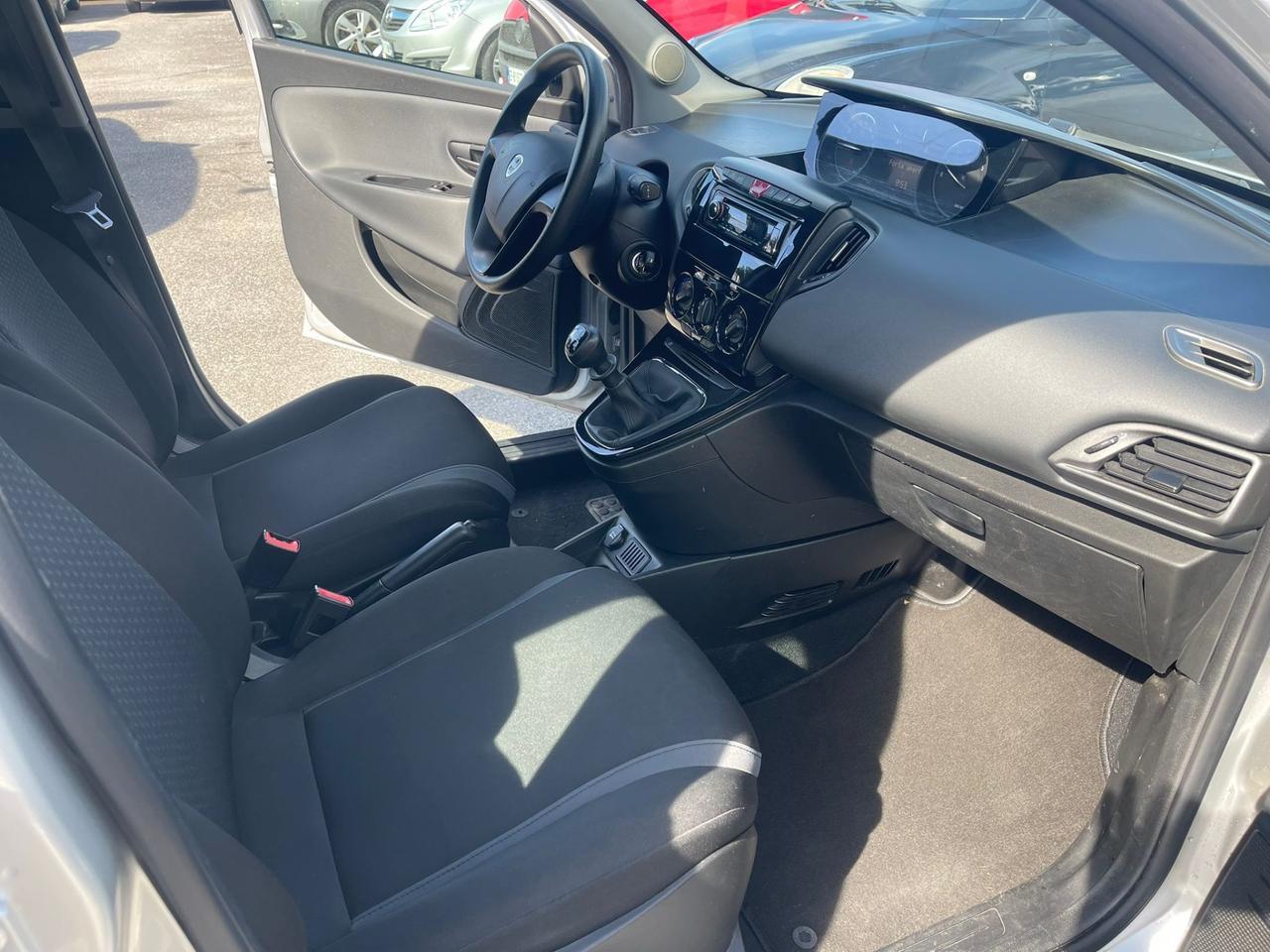 Lancia Ypsilon 1.2 69 CV 5 porte Gold