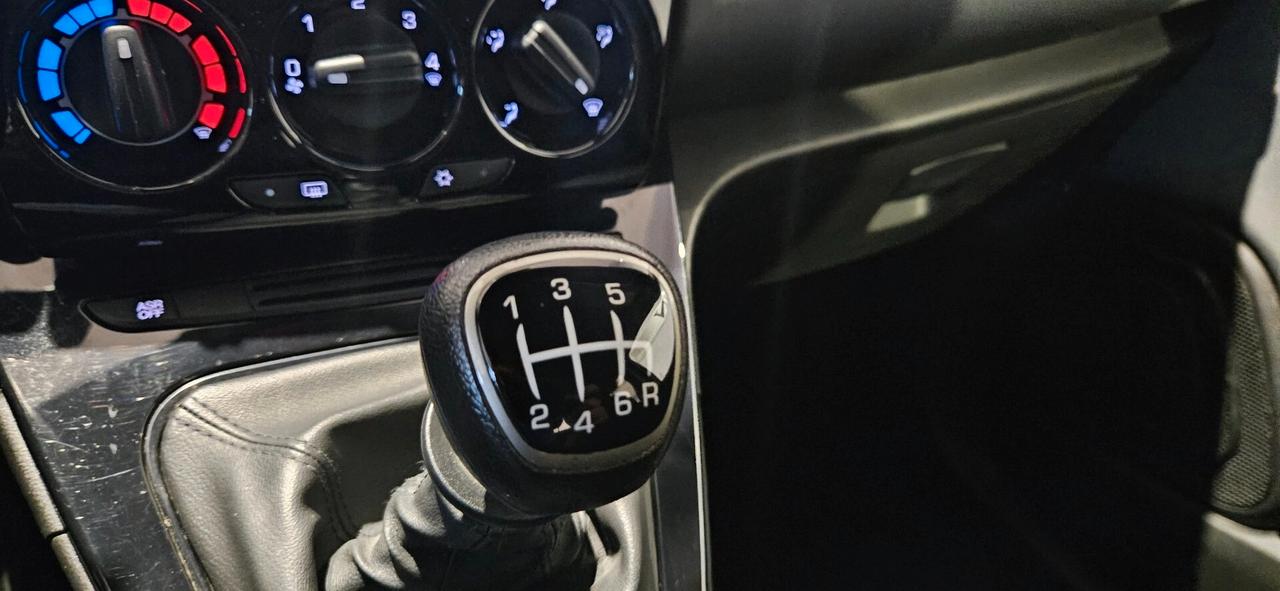 Lancia Ypsilon 1.0 HYBRID 5 porte Posti Gold