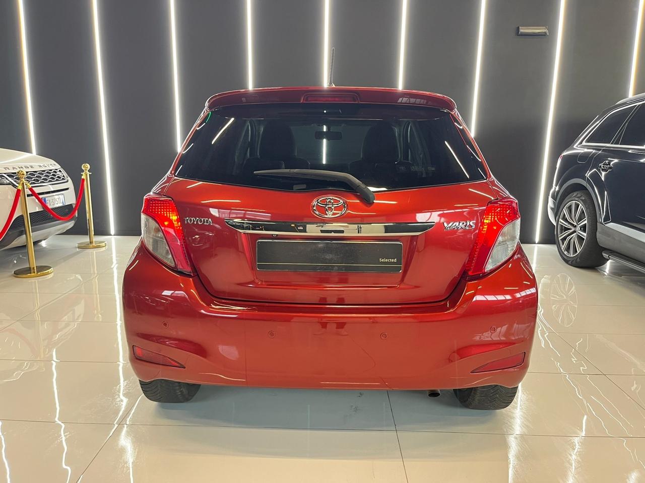 Toyota Yaris 1.4 D-4D 5 porte Lounge TETTO OK NEOPATENTATI