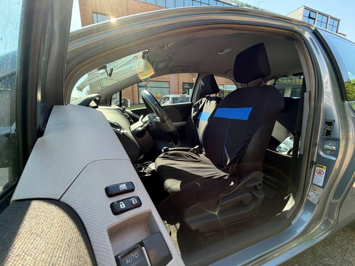 Toyota Yaris 3 Porte Yaris 1.3 (dual) Sol c Vsc+Trc 3p m-mt