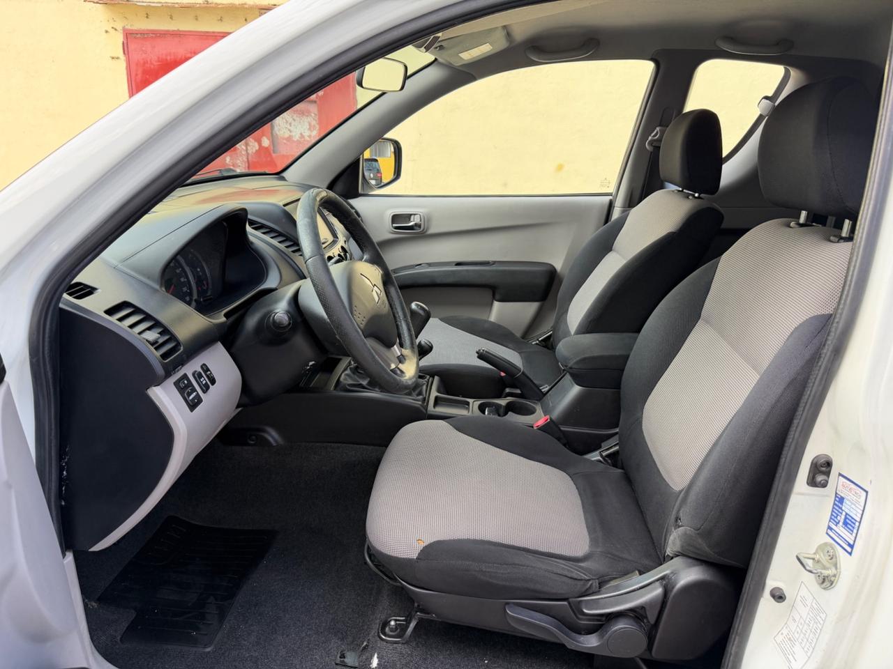 Mitsubishi L200 2.5 DI-D King CAB Hard Top - 2012