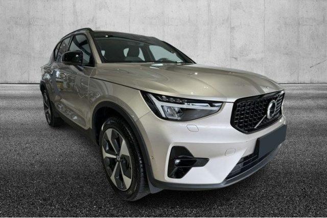 VOLVO XC40 B3 automatico Plus Dark