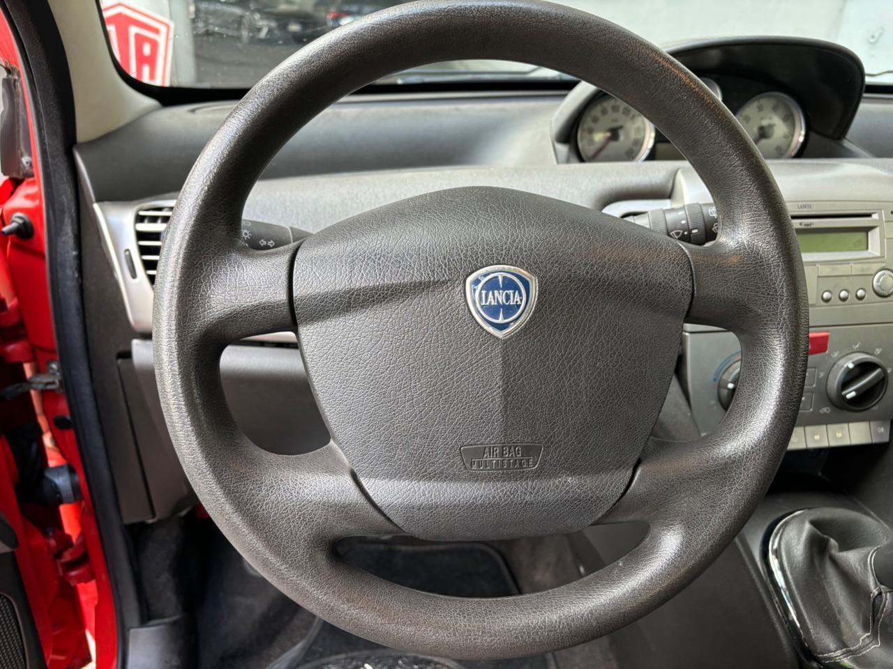 Lancia Ypsilon 1.3 MJT 75 CV Platino