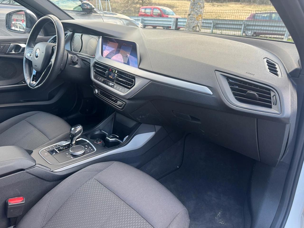 BMW 116d 5p. Sport AUTO LED NAVI RETROCAMERA