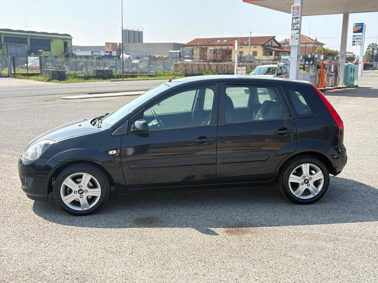 Ford Fiesta 1.4 TDCi 5p. Ghia NEOPATENTATI