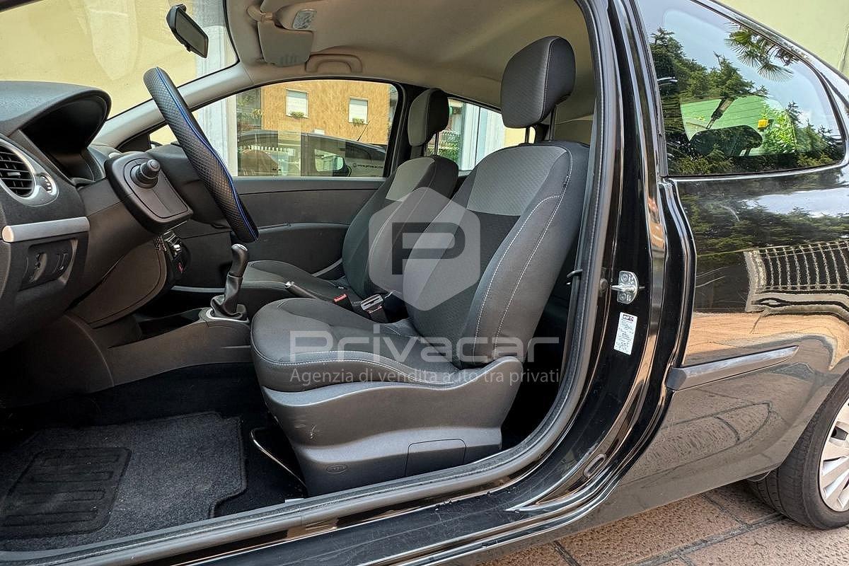 RENAULT Clio 1.2 16V 3 porte Dynamique