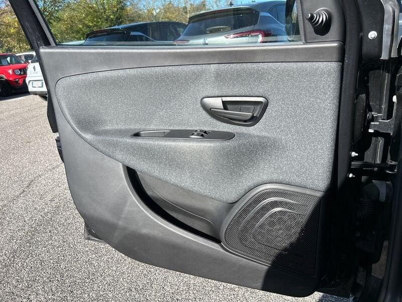 Lancia Ypsilon III 2015 1.0 hybrid Silver s&s 70cv