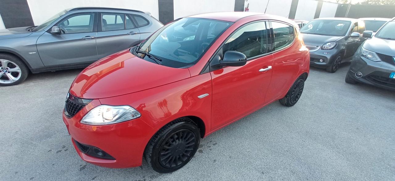 Lancia Ypsilon 1.0 Hybrid