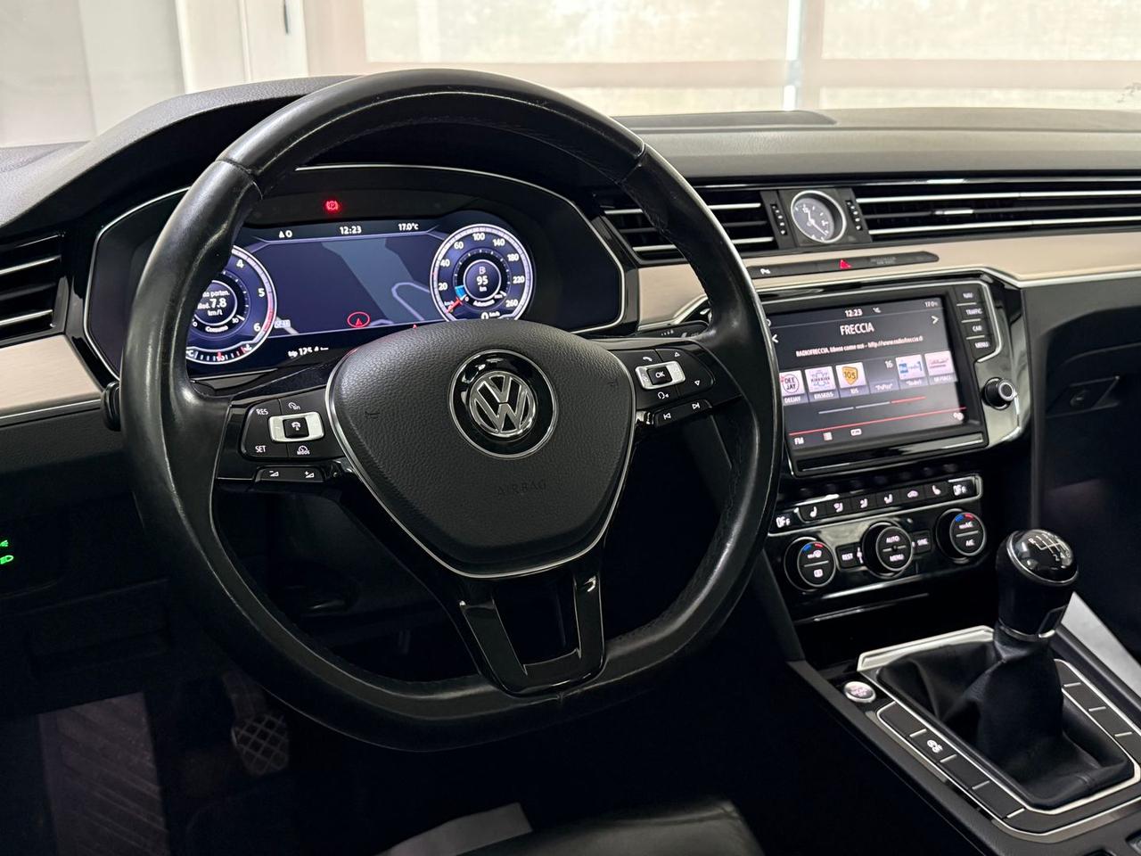 Volkswagen Passat Hgline 2.0 tdi 150cv #10396
