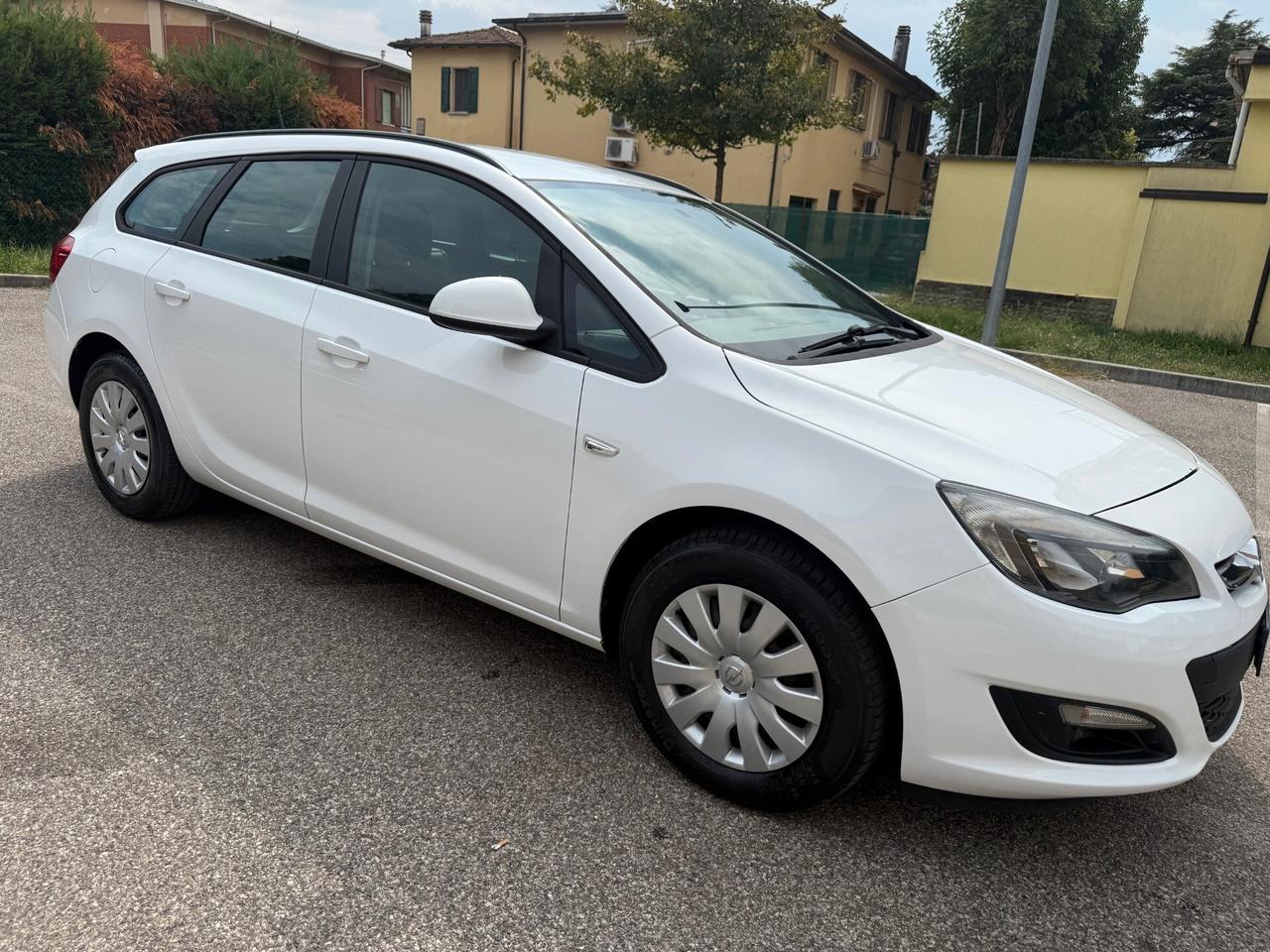 Opel Astra Sports Tourer 1.6 CDTI - 12 MESI DI GARANZIA -