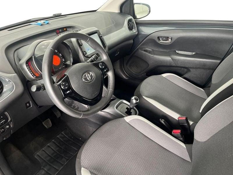 Toyota Aygo Aygo 5p 1.0 x-play m-mt 72cv