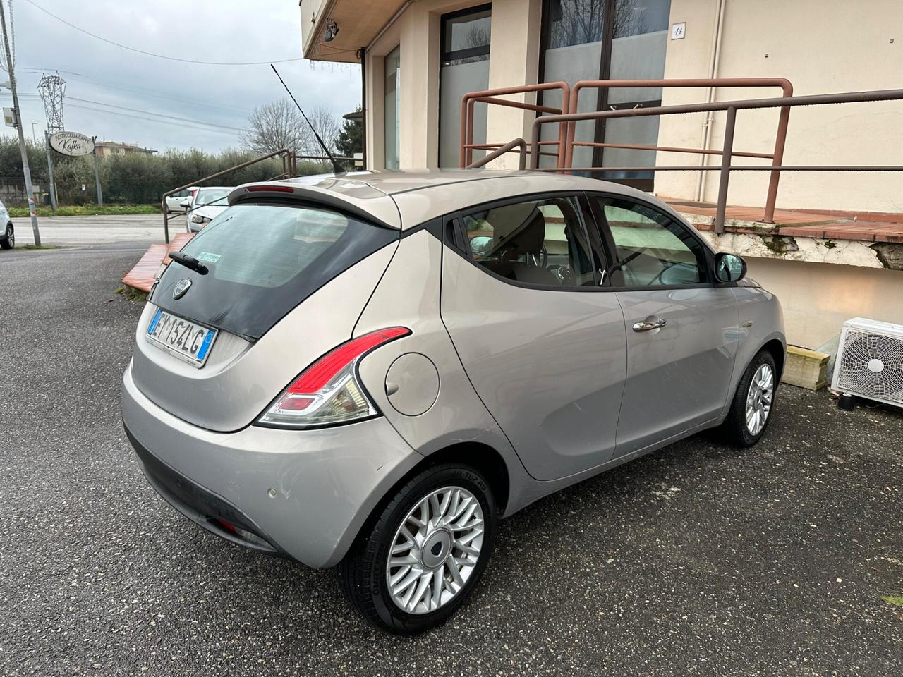 Lancia Ypsilon 1.2 69 CV 5 porte Gold