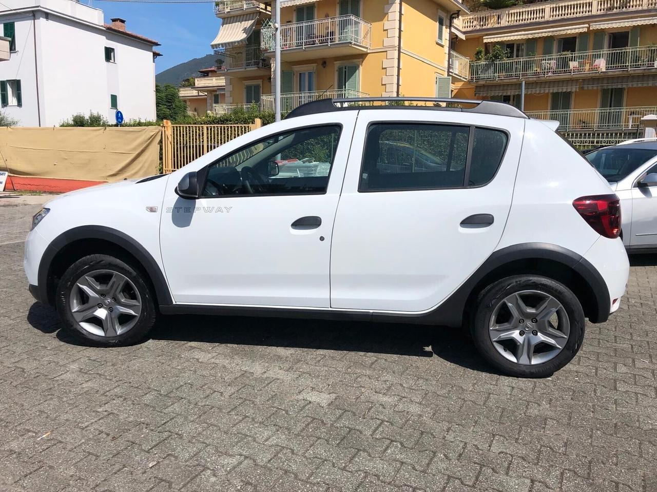 Dacia Sandero Stepway 0.9 TCe 90 CV NAVIGATORE/SENSORI PARCHEGGIO/TOUCHSCREEN GARANZIA 12 MESI RINNOVABILE FINO A 60 MESI!!!