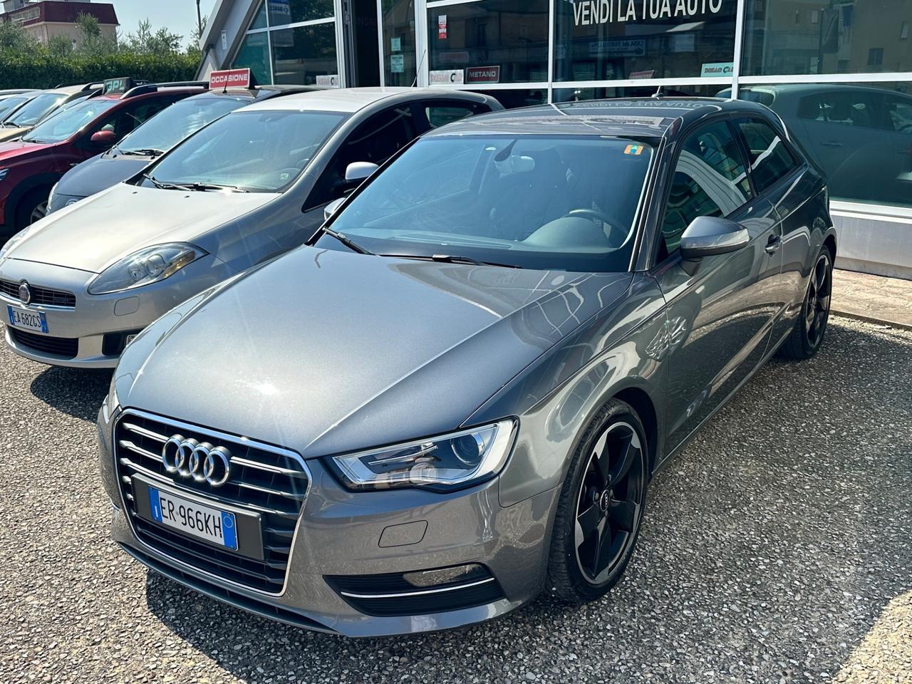 Audi A3 1.6 TDI 105 CV 3 porte cerchi 18 neopatentati