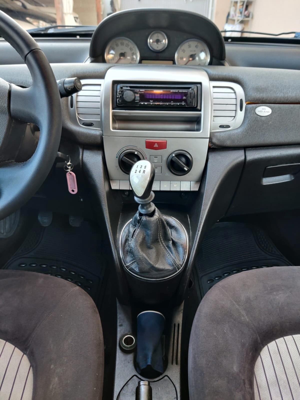 Lancia Ypsilon 1.2 benz/GPL