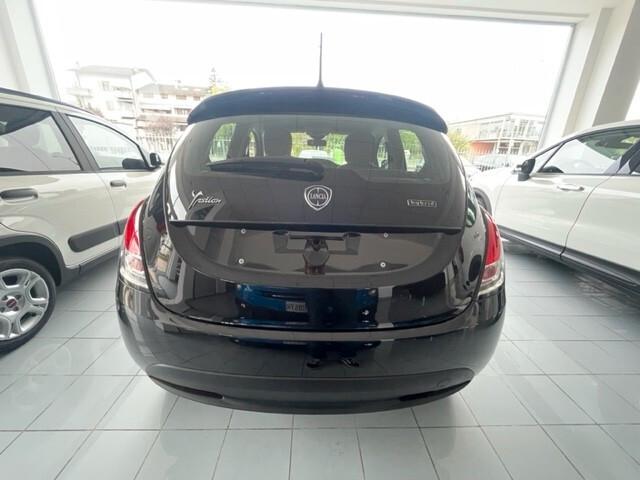 Lancia Ypsilon 1.0 FireFly 5 porte S&S Hybrid Ecochic Silver