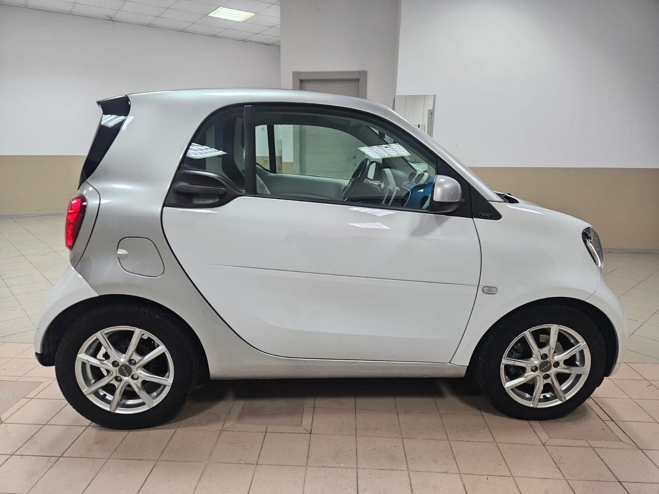 Smart ForTwo 1000 52 kW MHD coupé pure