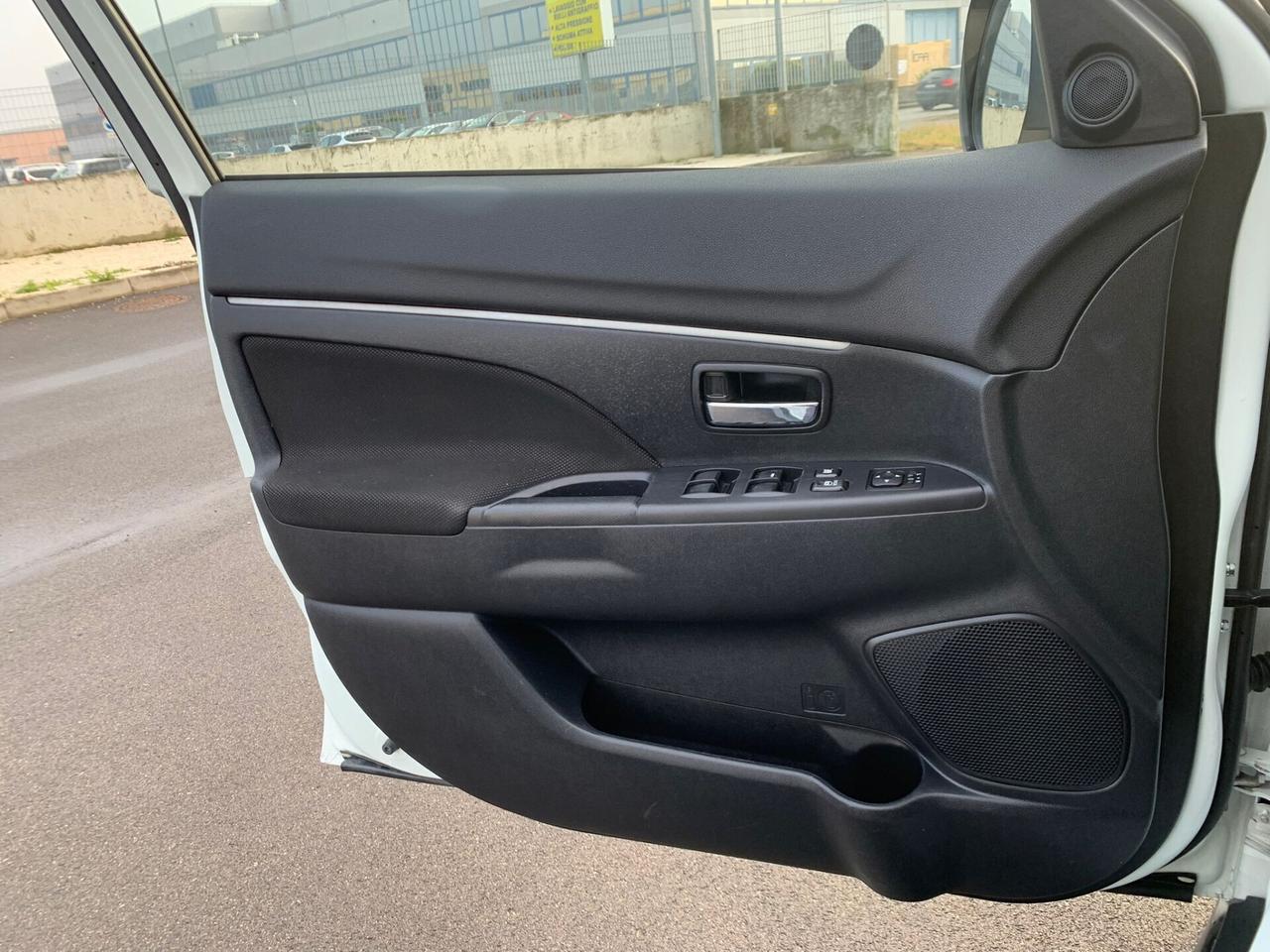 Mitsubishi Outlander 2.2 DI-D TC-SST Intense DPF