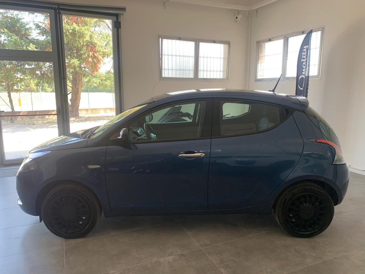 Lancia Ypsilon 1.0 FireFly 5 porte S&S Hybrid Silver