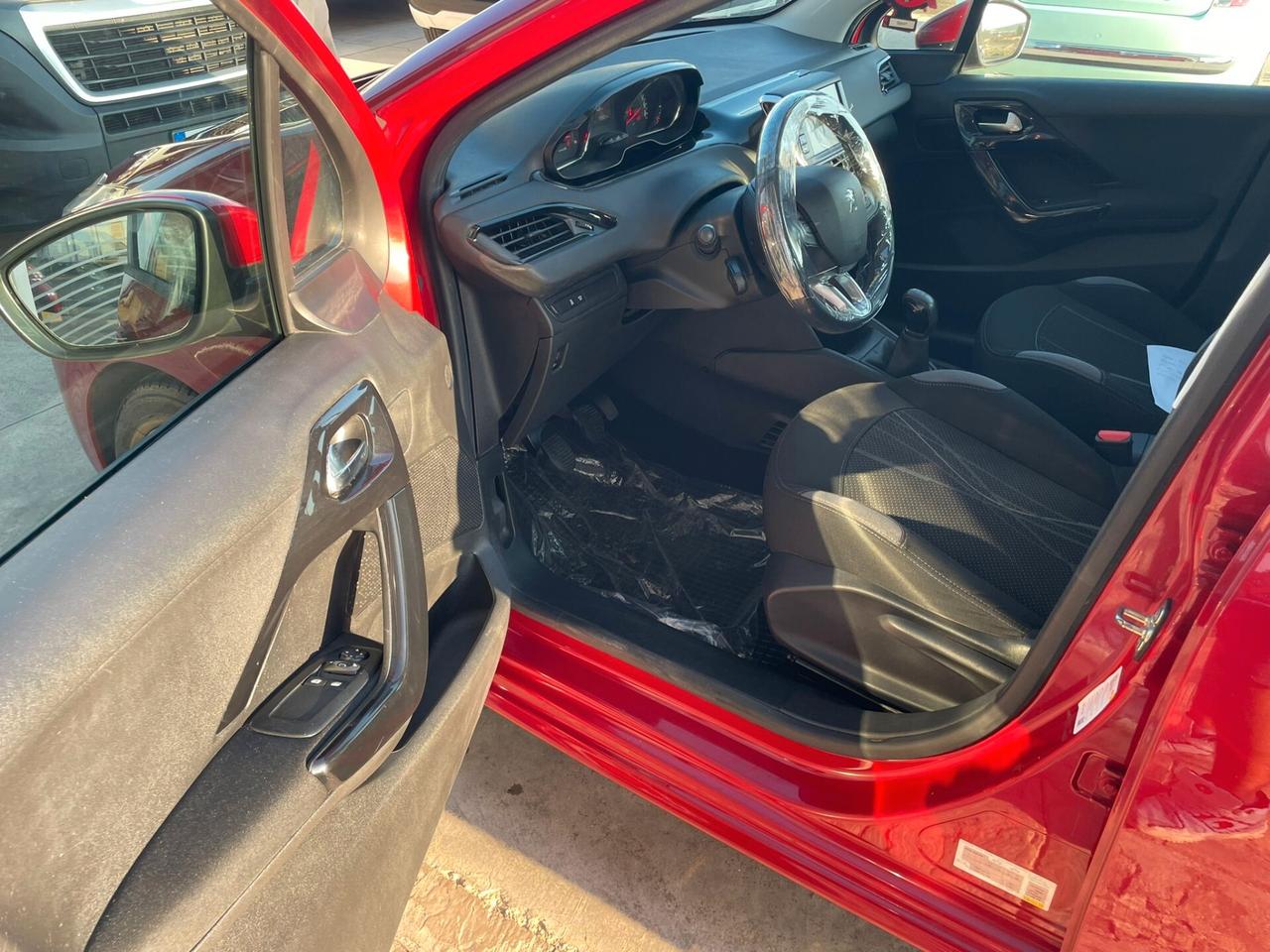 Peugeot 208 1.4 HDi 68 CV 5 porte Allure neopatentati