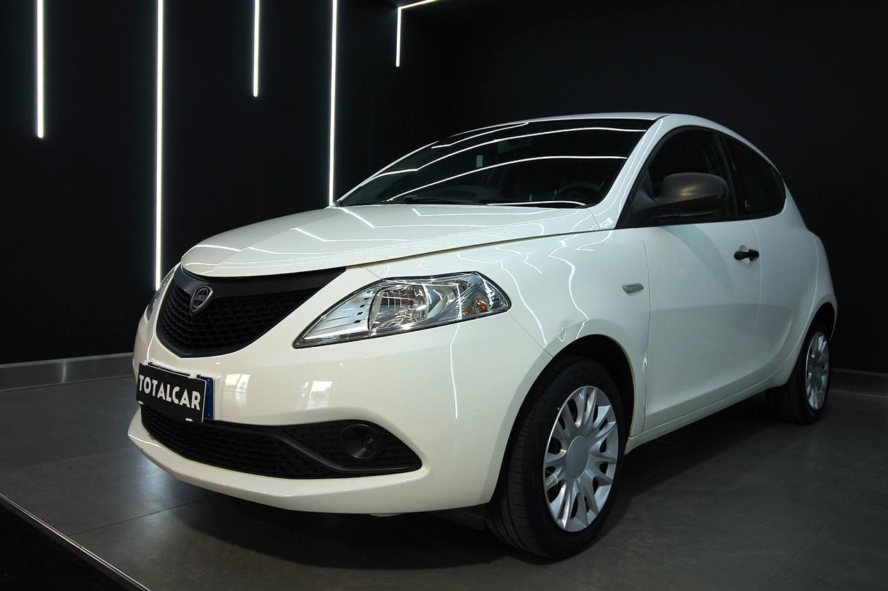LANCIA YPSILON 1.0 70 CV HYBRID SILVER
