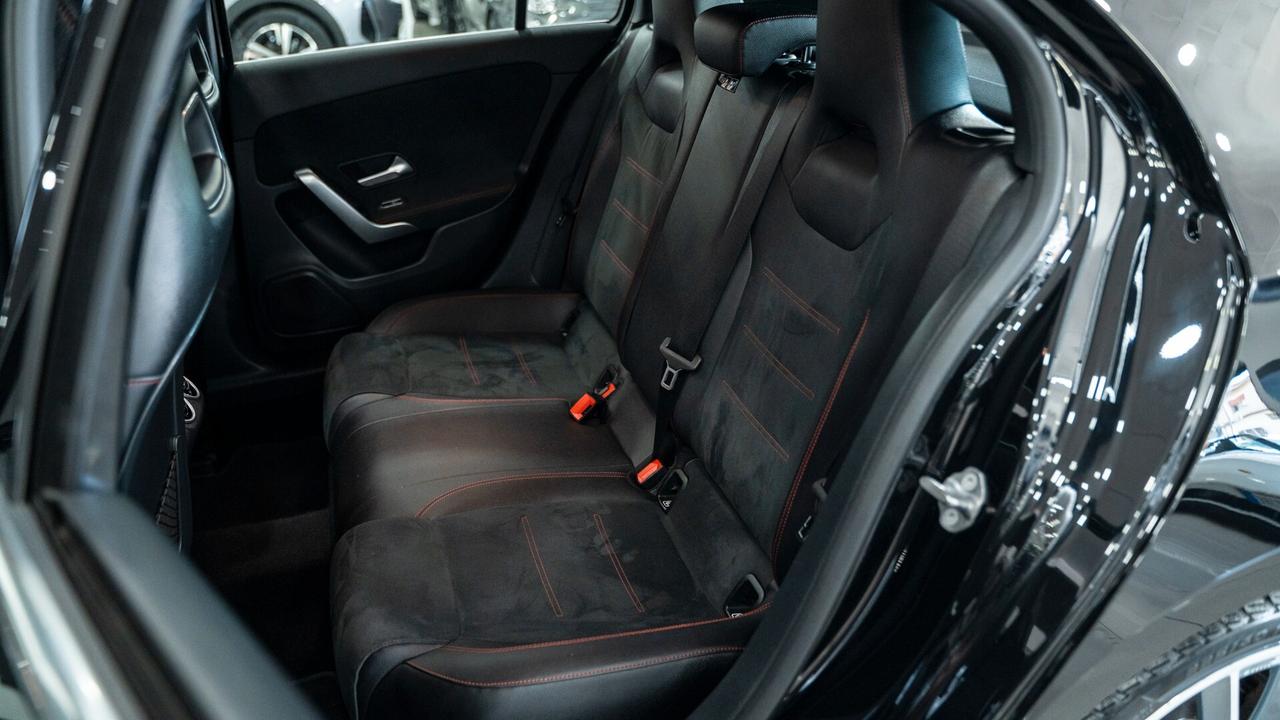 Mercedes-benz A 180 D PREMIUM PLUS AMG TETTO PACK LUCI XENO NAVI FULL OPTIONAL