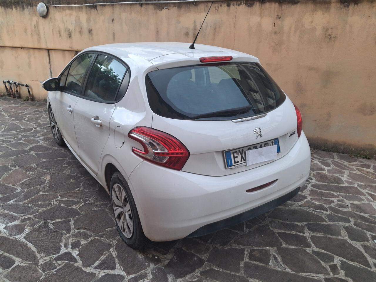 Peugeot 208 1.4 VTi 95 CV 2014 (motore da rivedere)