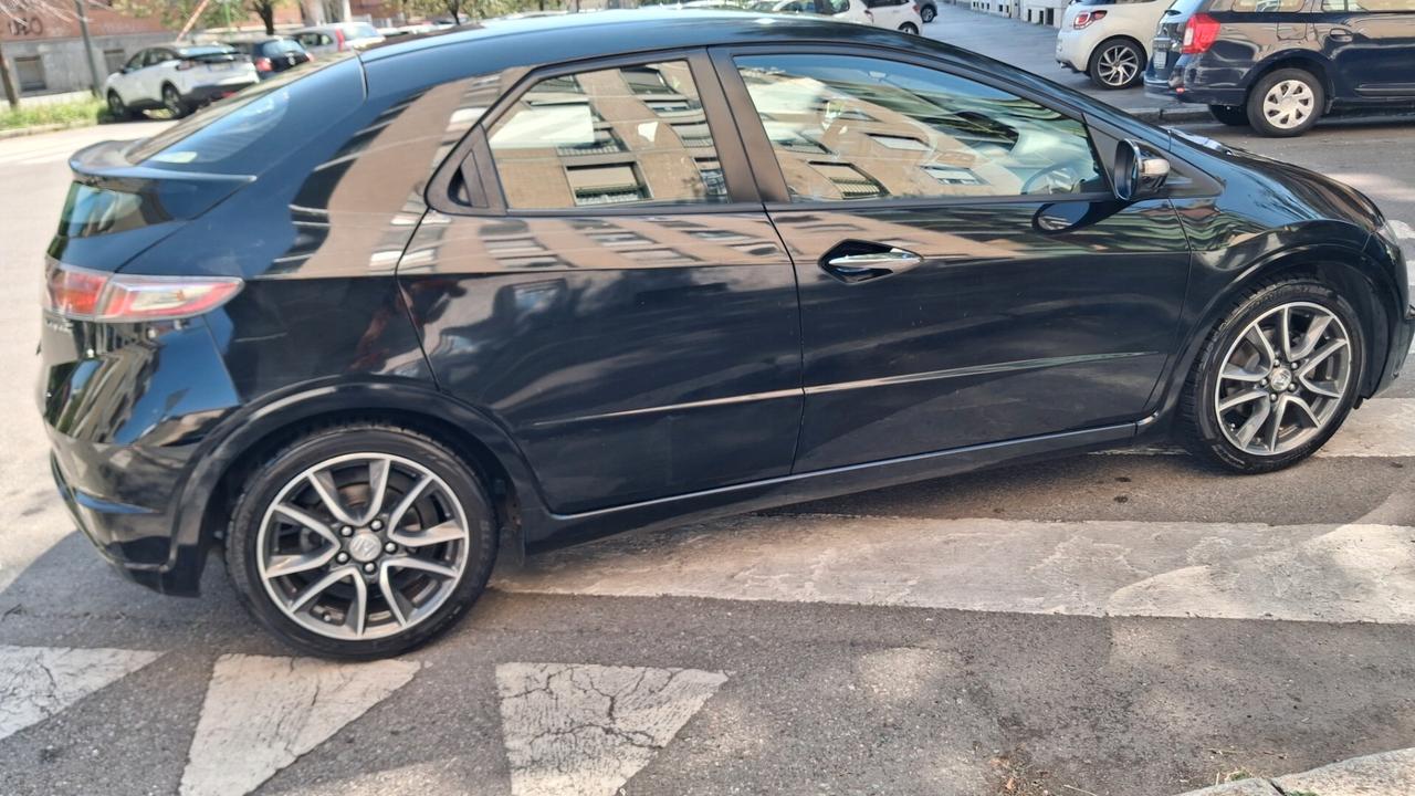 Honda Civic 1.8 i-VTEC 5p. Exclusive LH i-P