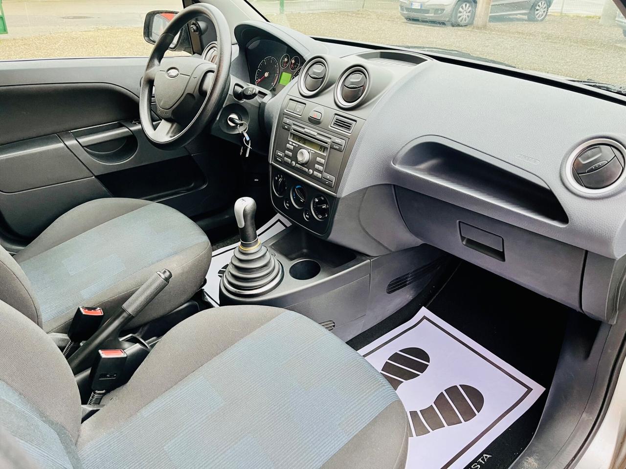 Ford Fiesta con 26.157km. NUOVA!