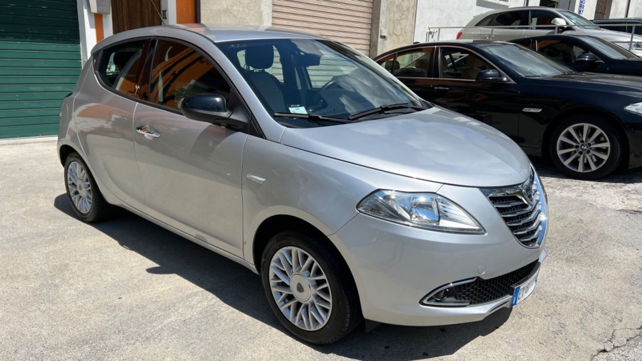 Lancia Ypsilon 1.2 69 CV 5 porte Gold